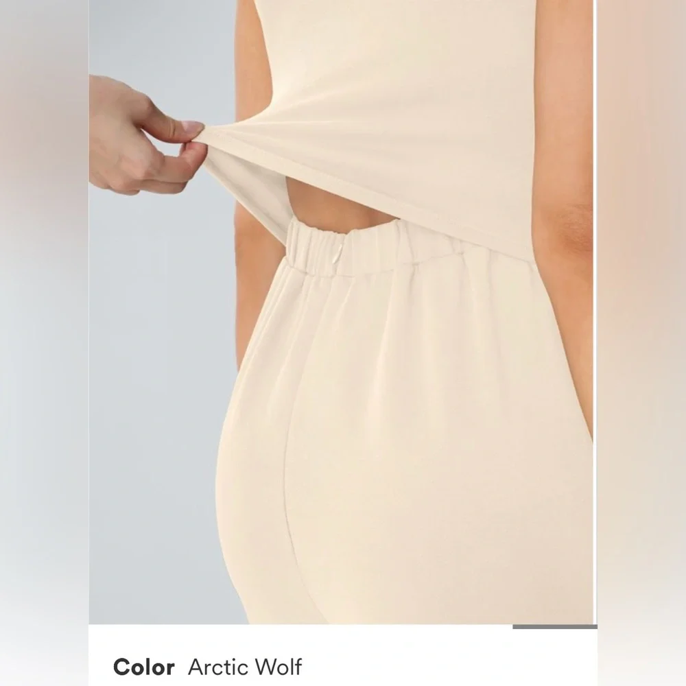 Halara V Neck Sleeveless Ruched Pocket Jumpsuit Easy Peezy size medium NWOT - Picture 3 of 14